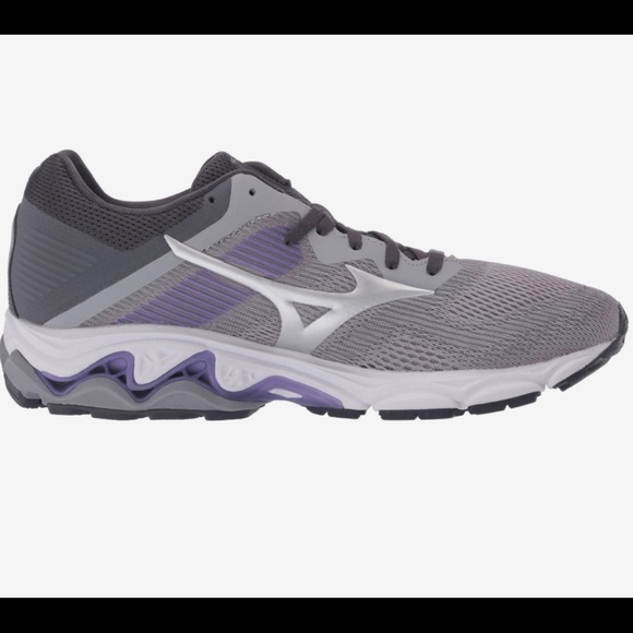 Mizuno Running Shoes - Picture 7 of 7